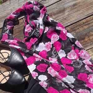 🔴 4/$25 Torrid sleeveless hi-low blouse